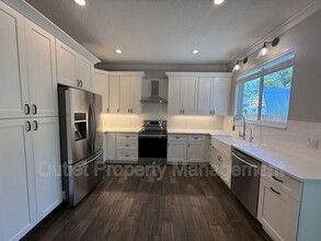 926 Feather Dr in Deltona, FL - Building Photo - Building Photo