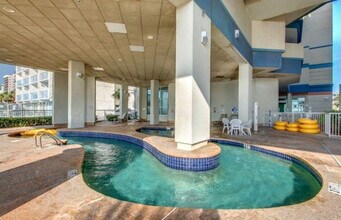 2504 N Ocean Blvd in Myrtle Beach, SC - Foto de edificio - Building Photo
