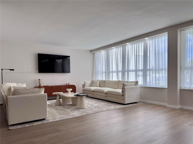 10230 Collins Ave in Bal Harbour, FL - Building Photo - Building Photo
