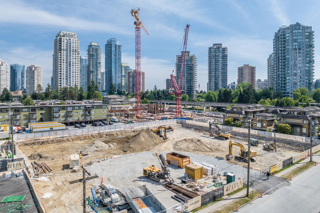 Perla in Burnaby, BC - Building Photo