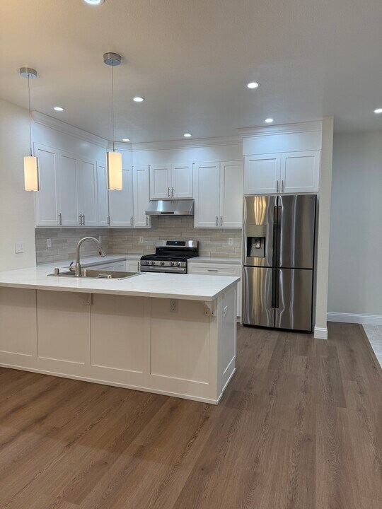 8747 Ranchito Ave in Los Angeles, CA - Building Photo