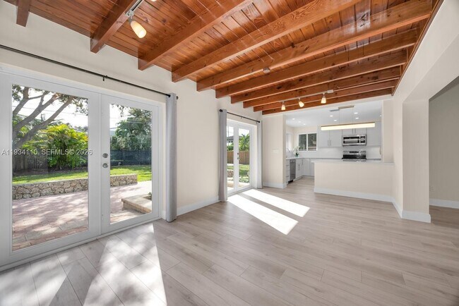 6110 SW 79th St in South Miami, FL - Building Photo - Building Photo