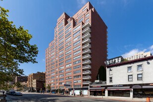 Riverview East in New York, NY - Building Photo - Building Photo