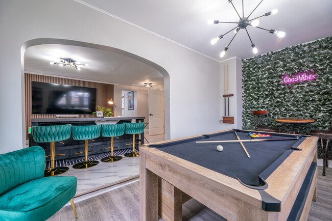 property at 912 E North Ave