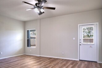 482 Abigail Aly in San Antonio, TX - Building Photo - Building Photo
