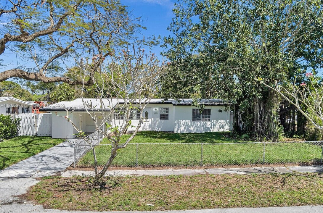 1150 SW 46th Ave in Plantation, FL - Building Photo