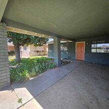 2308 W Kanai Ave in Porterville, CA - Building Photo - Building Photo