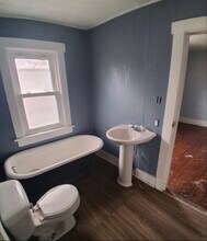 2057 N Charles St in Decatur, IL - Building Photo - Building Photo