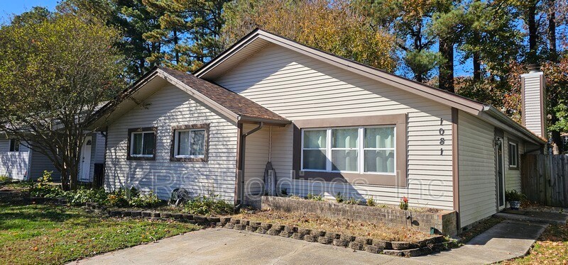1081 Tall Oak Dr in Virginia Beach, VA - Building Photo