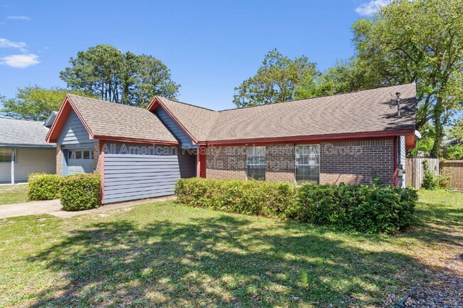 1925 Estival St in Fort Walton Beach, FL - Building Photo - Building Photo