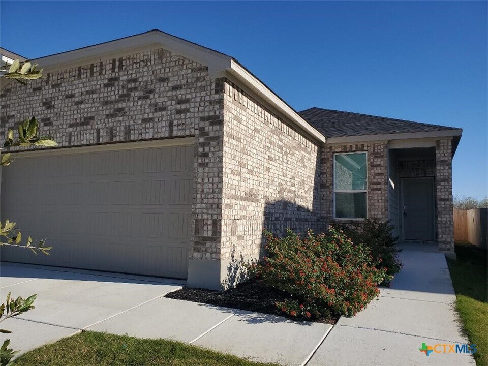 559 Dakota Crk in Canyon Lake, TX - Building Photo
