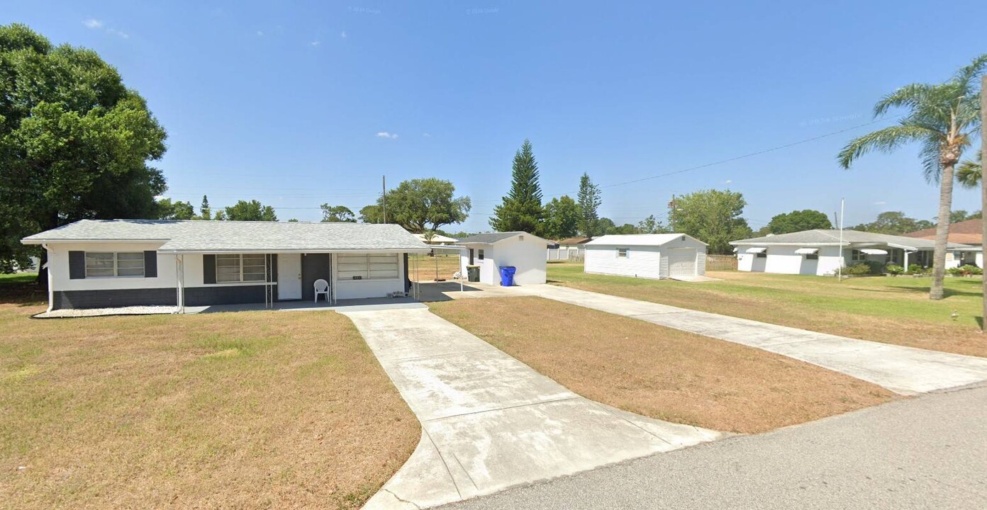 223 Wren Ave in Sebring, FL - Building Photo