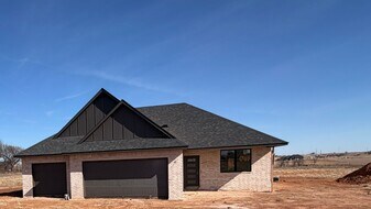 1321 Chisholm Trail in Tuttle, OK - Building Photo