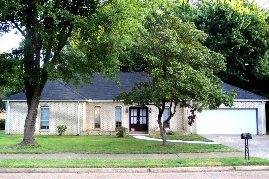 5560 Ackerman Cove in Bartlett, TN - Building Photo