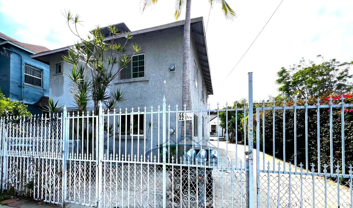 226 N Bonnie Brae St in Los Angeles, CA - Building Photo