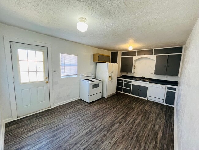 109 E 6th St in Portales, NM - Building Photo - Building Photo