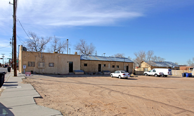 1217 Edith Blvd NE in Albuquerque, NM - Foto de edificio - Building Photo