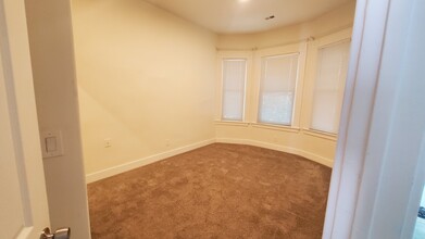 2123 3rd St, Unit B in Sacramento, CA - Foto de edificio - Building Photo