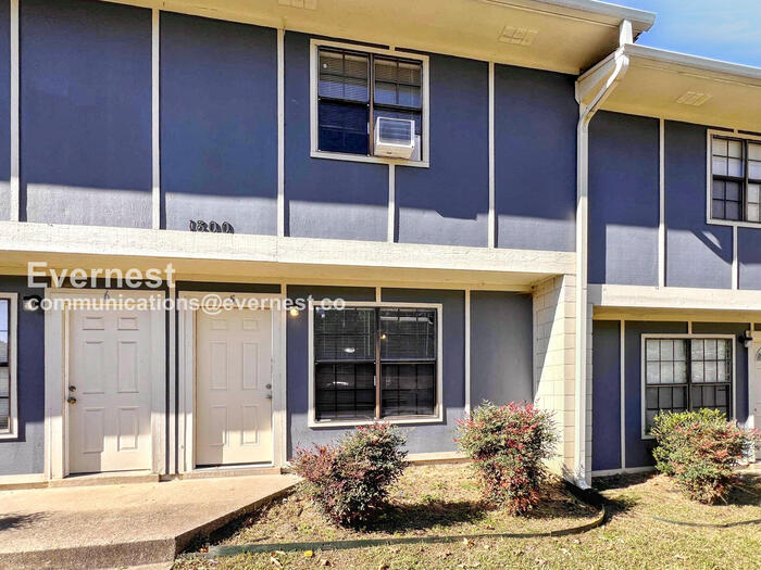 1800 Labette Manor Dr in Little Rock, AR - Building Photo