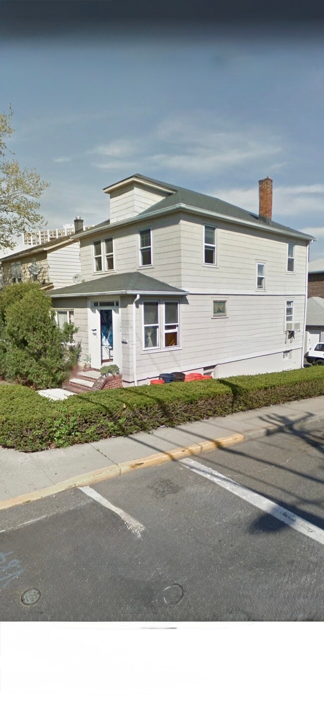 188 Palisade Ave, Unit 188 Palisade Rear in Cliffside Park, NJ - Building Photo - Building Photo