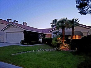 137 Weatherstone Dr in Henderson, NV - Foto de edificio - Building Photo
