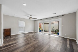 401 Bendwood Dr in Houston, TX - Building Photo - Building Photo