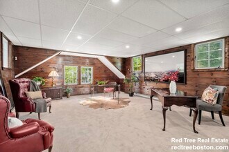 58 Country Club Rd in Newton, MA - Foto de edificio - Building Photo