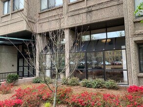 1731 Beacon St in Brookline, MA - Foto de edificio - Building Photo