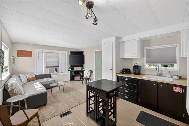 41205 Anza Rd in Temecula, CA - Foto de edificio - Building Photo