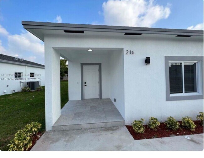 216 NW 9th St in Hallandale Beach, FL - Building Photo - Building Photo