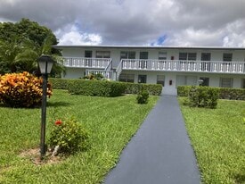 71 Cambridge D in West Palm Beach, FL - Building Photo