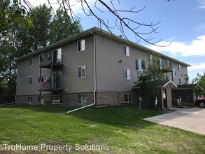 341 N 5th St in Pembina, ND - Building Photo - Building Photo