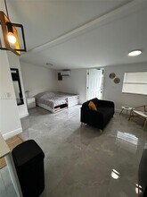 1947 NW 33rd St in Miami, FL - Building Photo - Building Photo