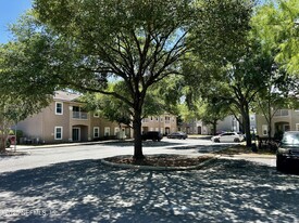 6788 Manotak Oaks Dr in Jacksonville, FL - Building Photo