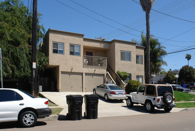 1676 Chalcedony St in San Diego, CA - Building Photo - Building Photo