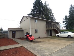 Springwood Terrace Apartments in Salem, OR - Building Photo - Building Photo