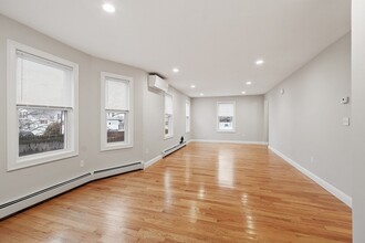 12 Franklin St in Wakefield, MA - Foto de edificio - Building Photo