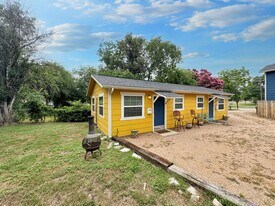 726 Denver Blvd in San Antonio, TX - Building Photo