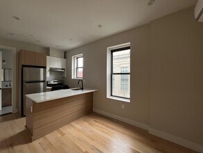 162 Ocean Ave, Unit 2B in Jersey City, NJ - Foto de edificio - Building Photo