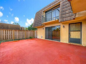 5271 Coral Ct, Unit 630 in Orlando, FL - Building Photo - Building Photo