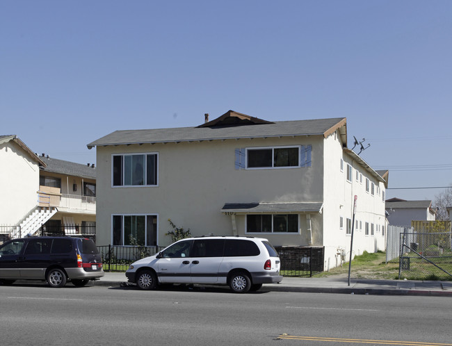 1109 S Standard Ave in Santa Ana, CA - Building Photo - Building Photo