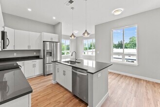 999 Main St in Hanson, MA - Foto de edificio - Building Photo