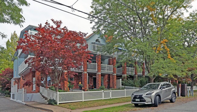 70 Main St in St Catharines, ON - Building Photo - Building Photo