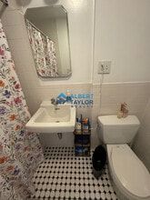 1942 Beacon St, Unit 1932-3 in Boston, MA - Building Photo - Building Photo