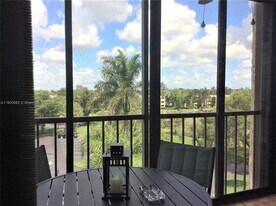 16300 Golf Club Rd in Weston, FL - Building Photo