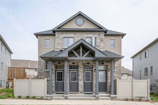 388-388 Old Huron Rd in Kitchener, ON - Building Photo