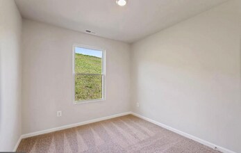 86 Dumsford St in Falling Waters, WV - Building Photo - Building Photo