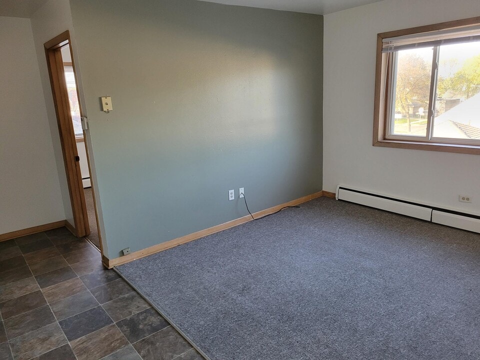 6521 Beloit Rd in West Allis, WI - Building Photo