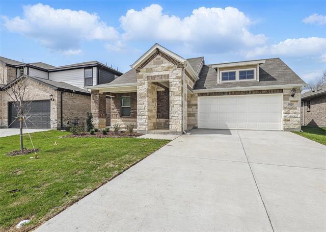 9224 Horse Herd Dr in Fort Worth, TX - Foto de edificio