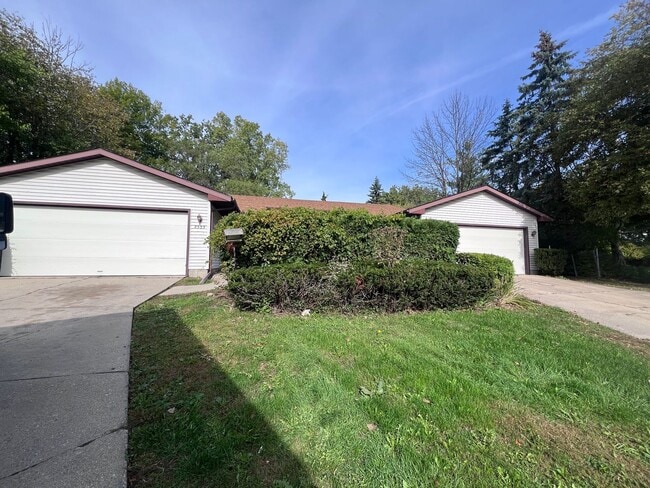 property at 2523 E Mulford Ct SE